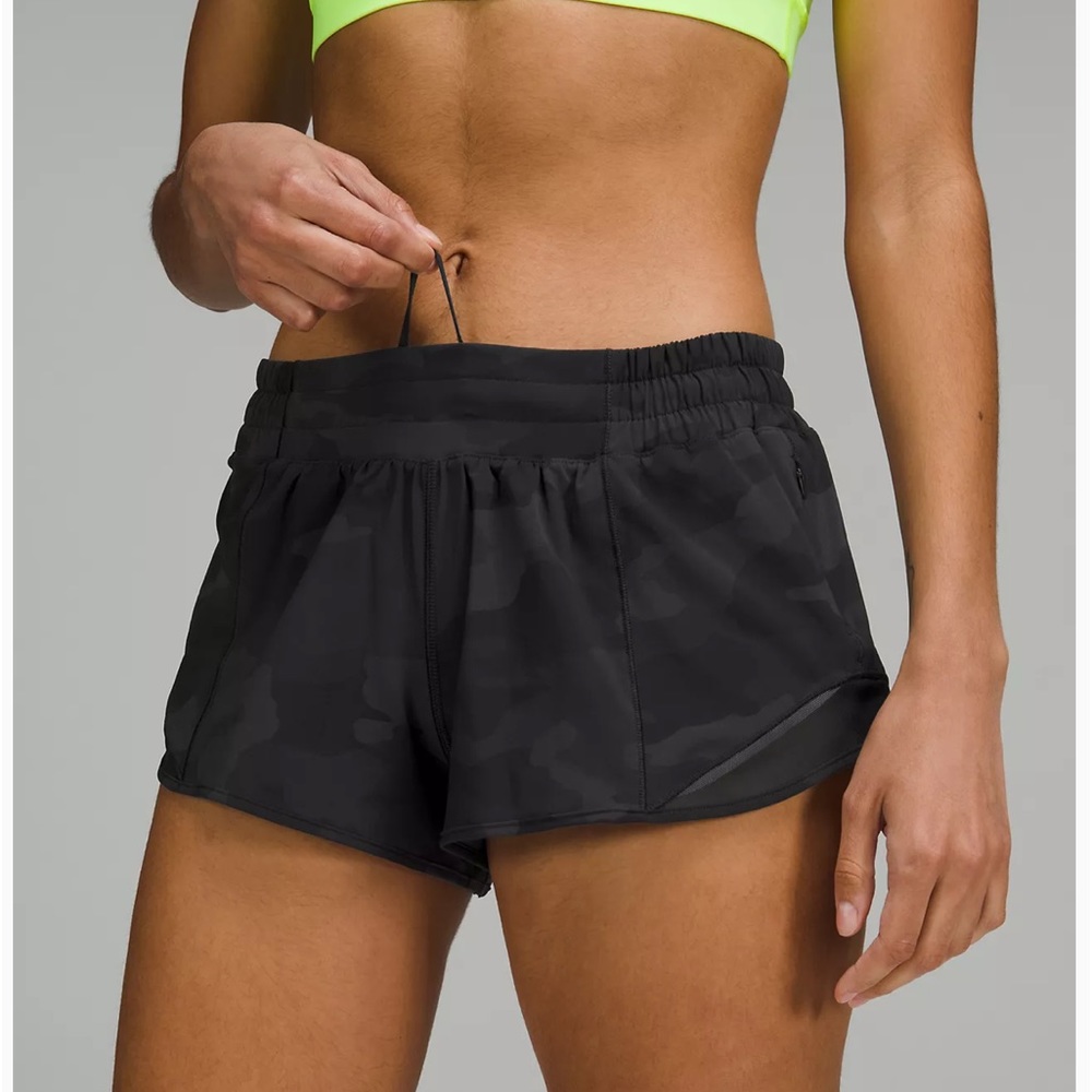 Lululemon hotty hot shorts 2.5 inseam size 4